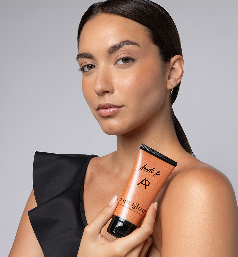 AnnitaP-shop-the-look-woman-holding-product.jpg